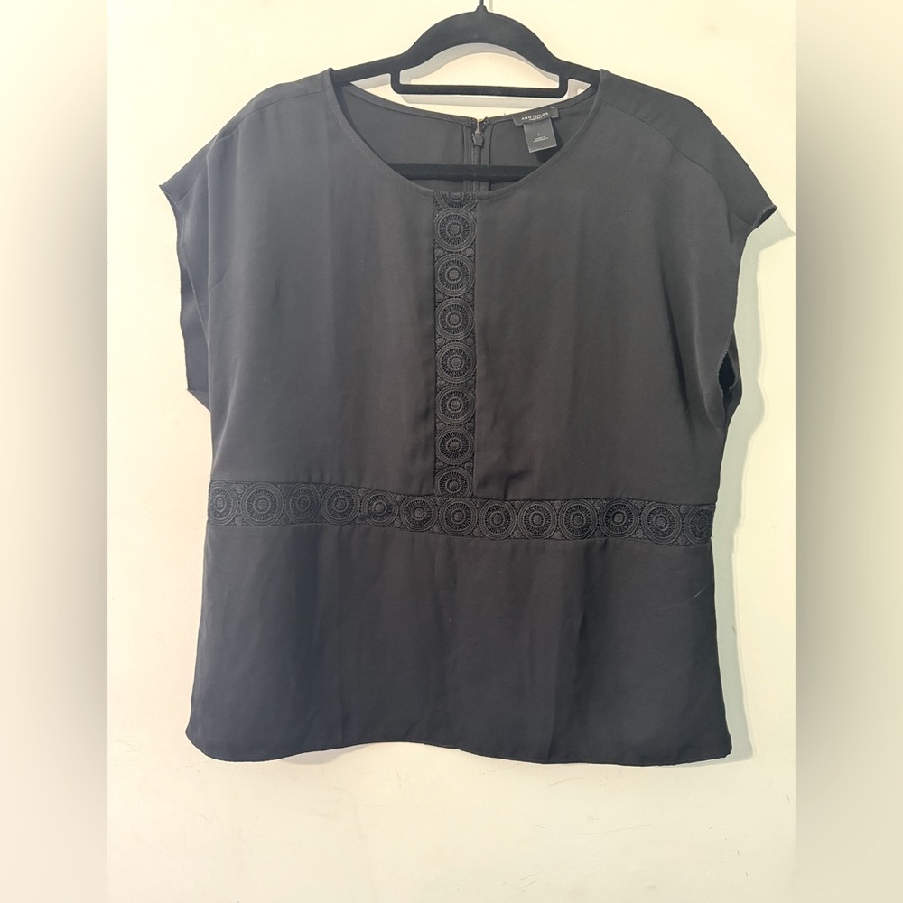 20 % OFF BUNDLES! Ann Taylor black Boxy Blouse with Relaxed Fit